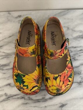 Alegria Kids Mary Jane Shoes in Yellow Floral